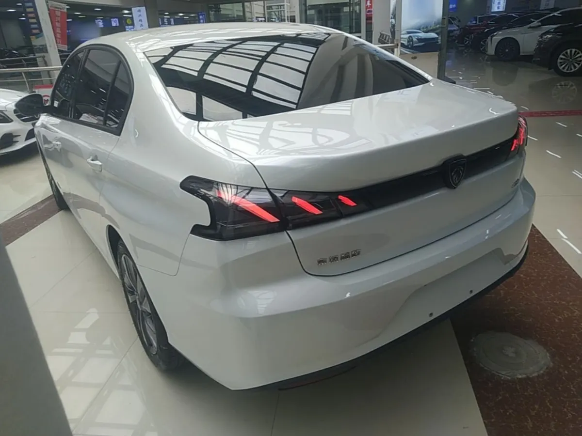 PEUGEOT 408 2022