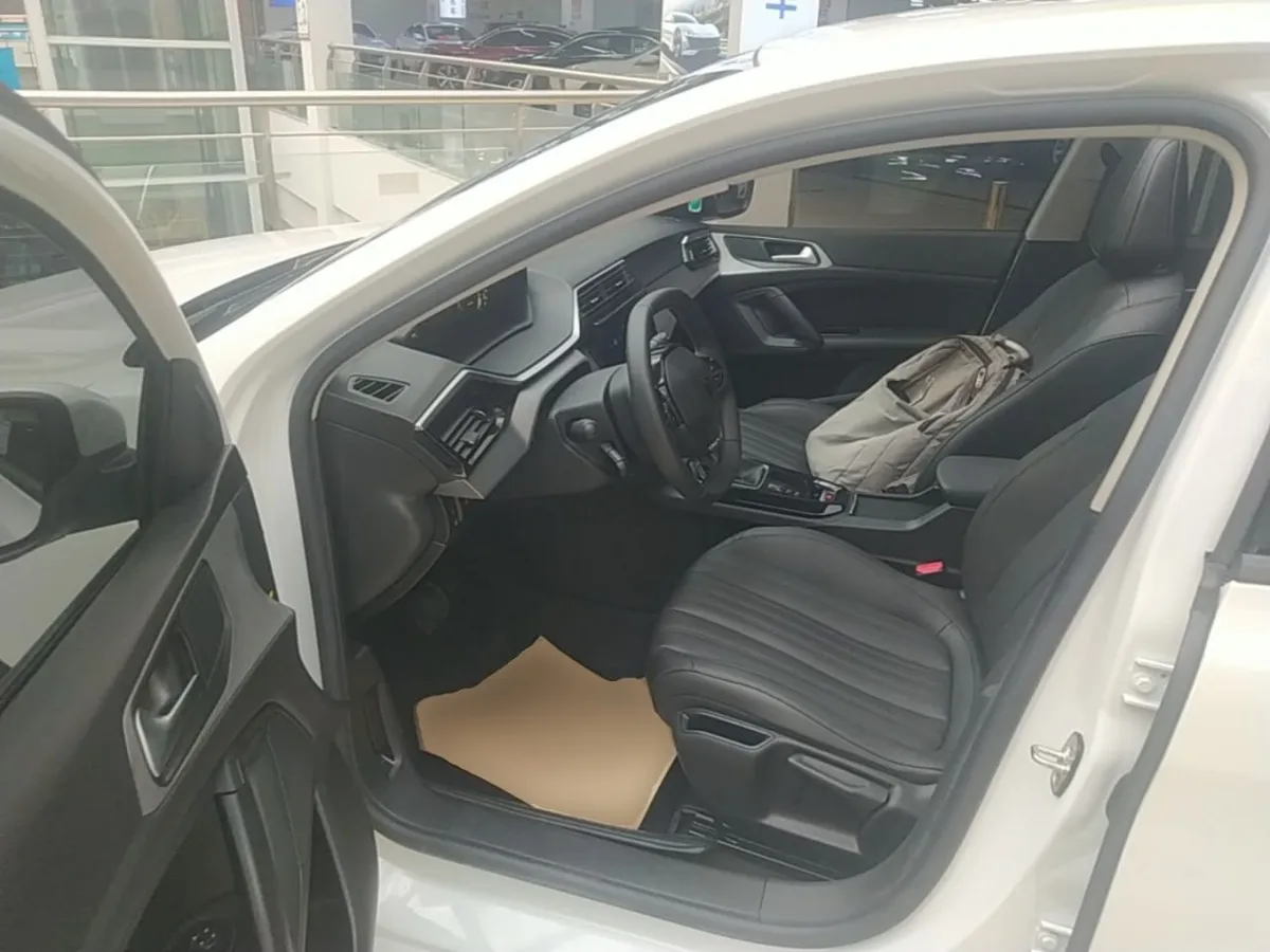 PEUGEOT 408 2022