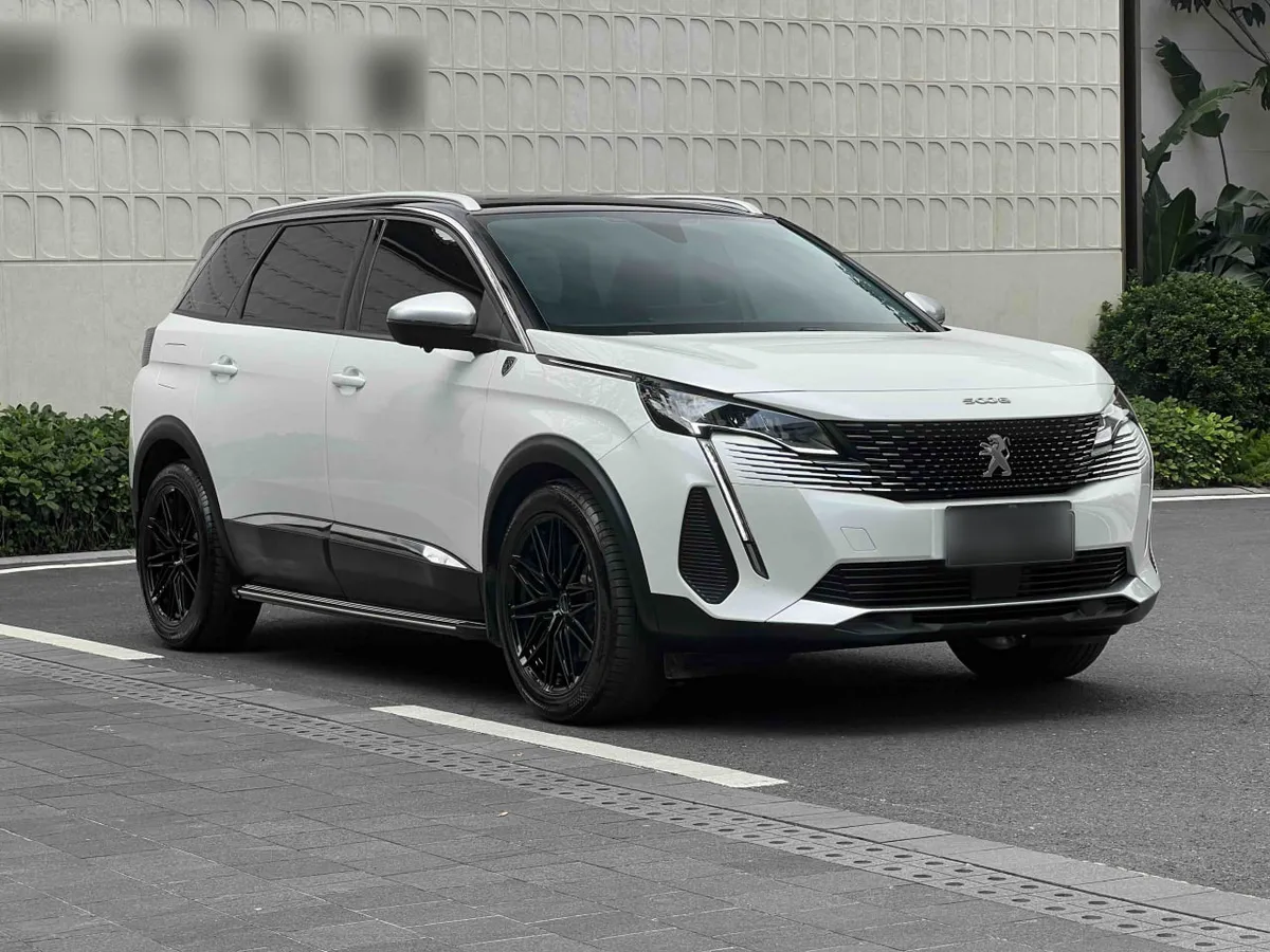 PEUGEOT 5008 2021