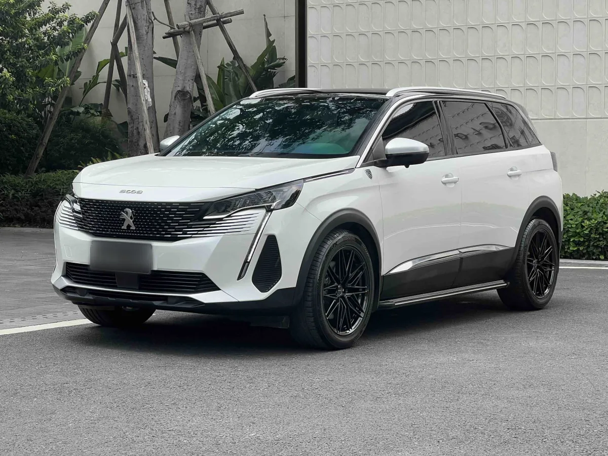 PEUGEOT 5008 2021