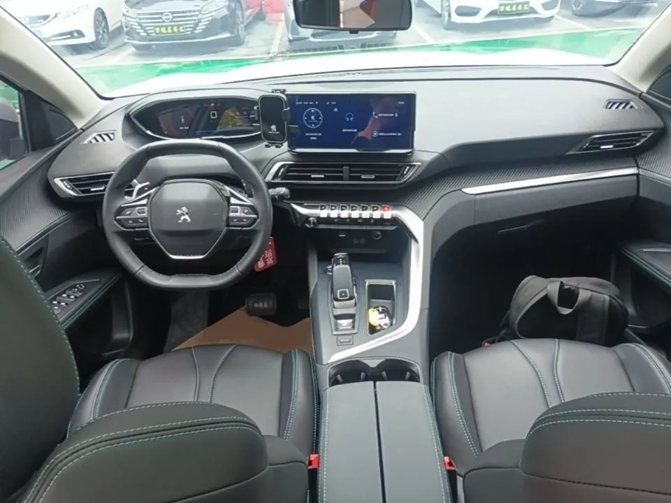 PEUGEOT 5008 2021