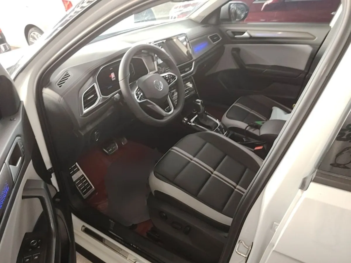 VOLKSWAGEN T-ROC 2023