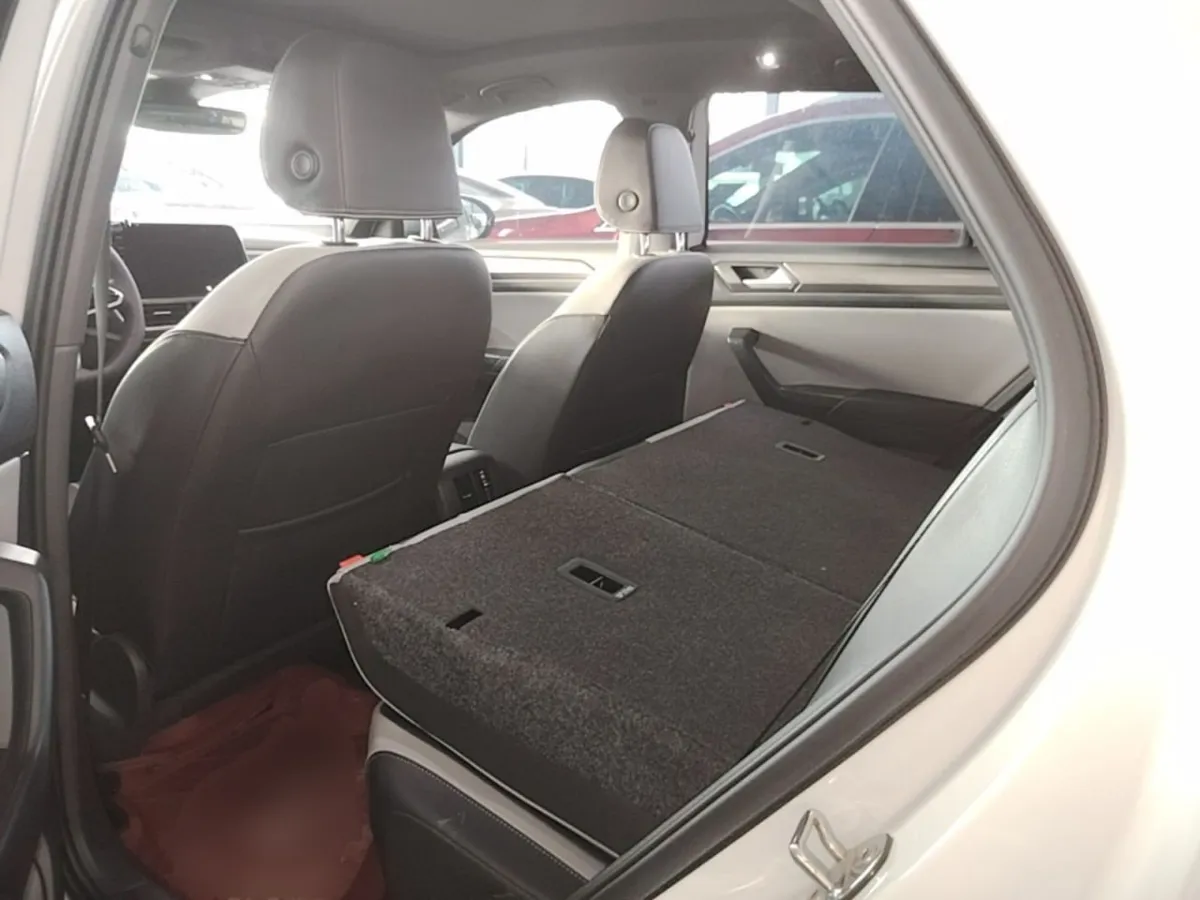 VOLKSWAGEN T-ROC 2023
