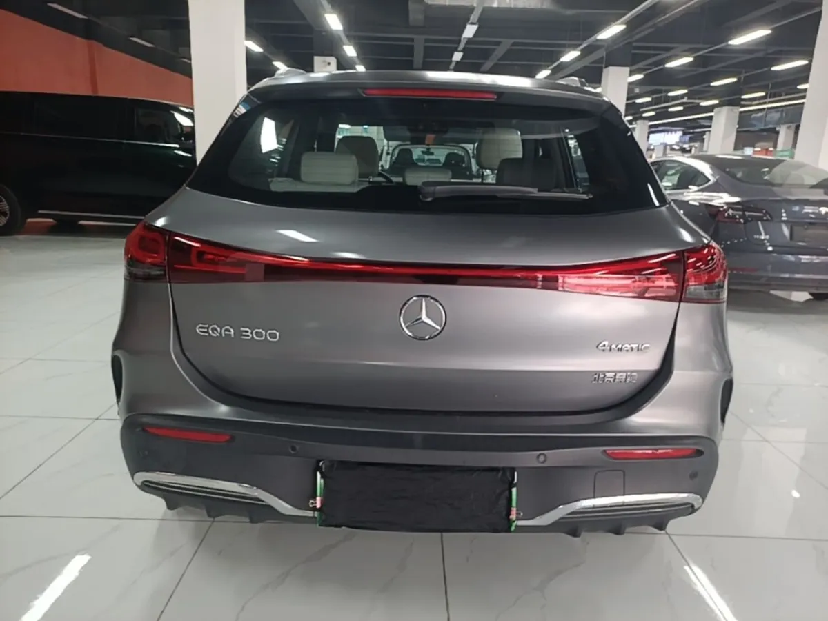 MERCEDES-BENZ EQA 2021