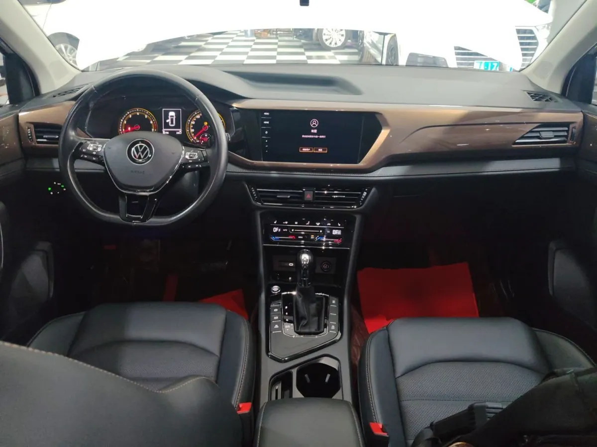 VOLKSWAGEN THARU LUXURY 2021