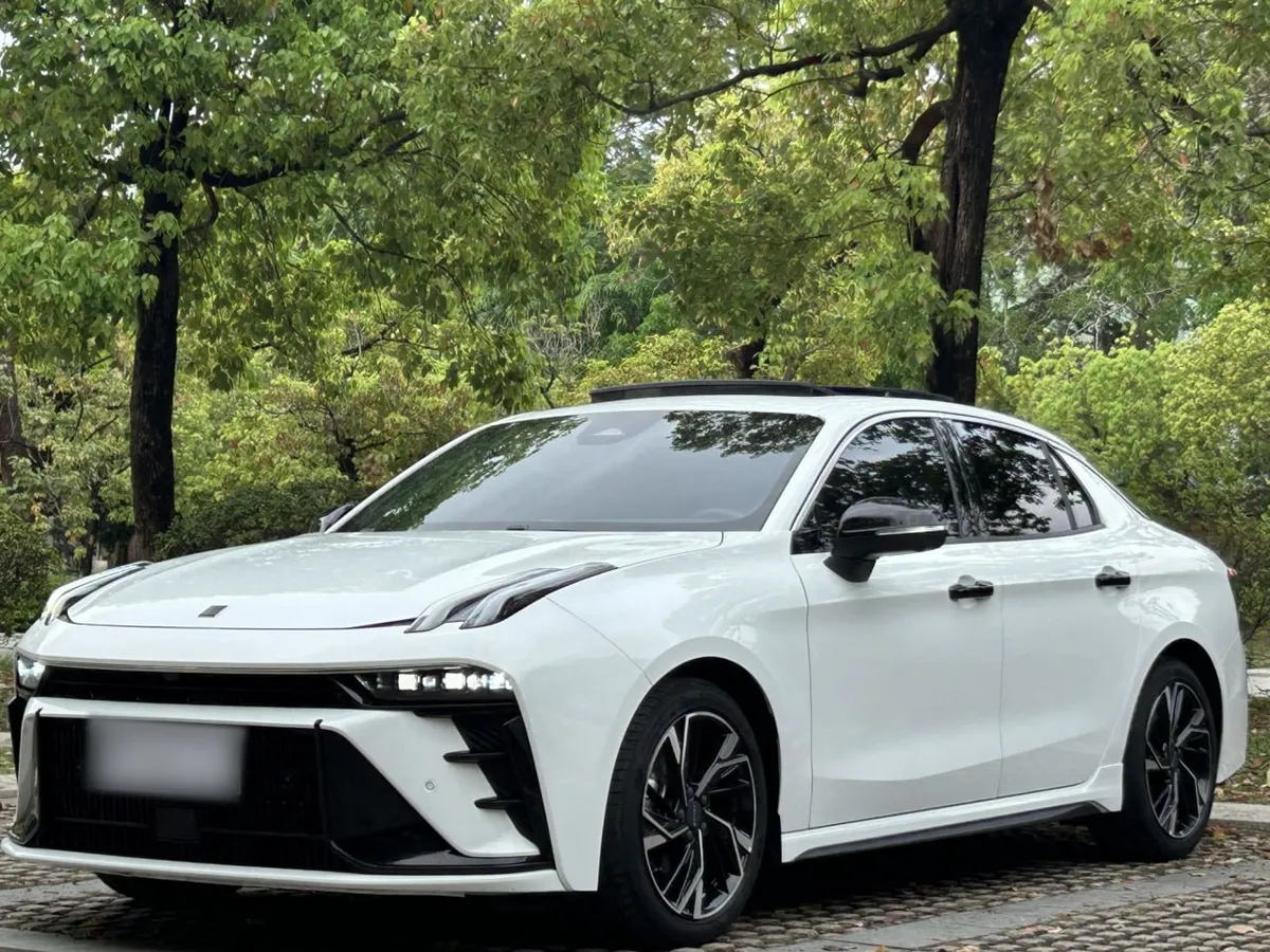 LYNK & CO 03 2023
