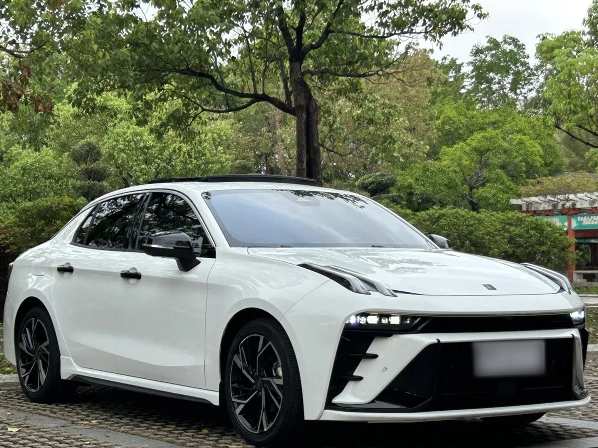 LYNK & CO 03 2023