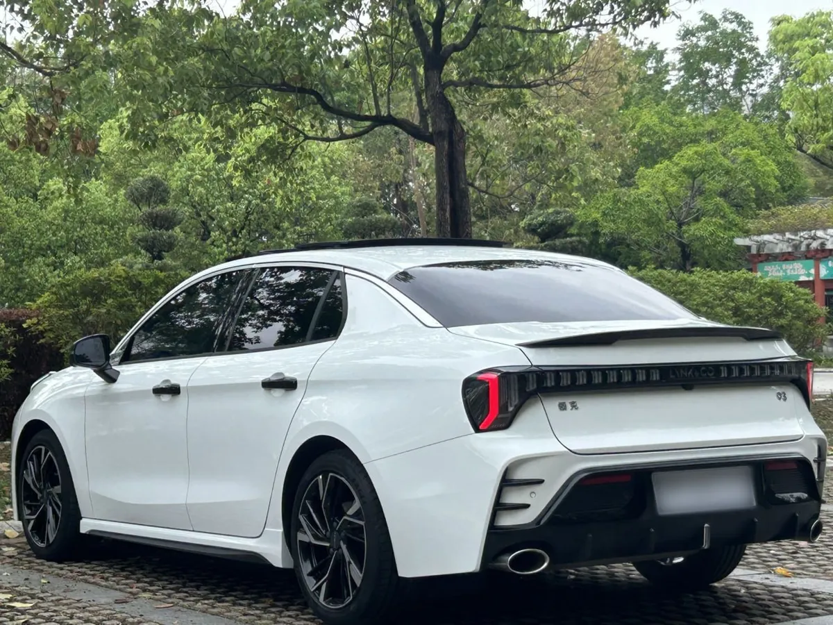 LYNK & CO 03 2023