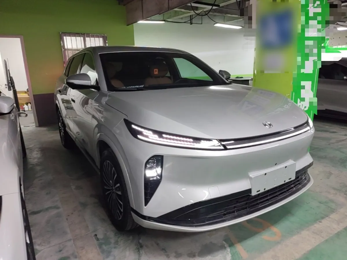 DONGFENG AEOLUS L8 2025