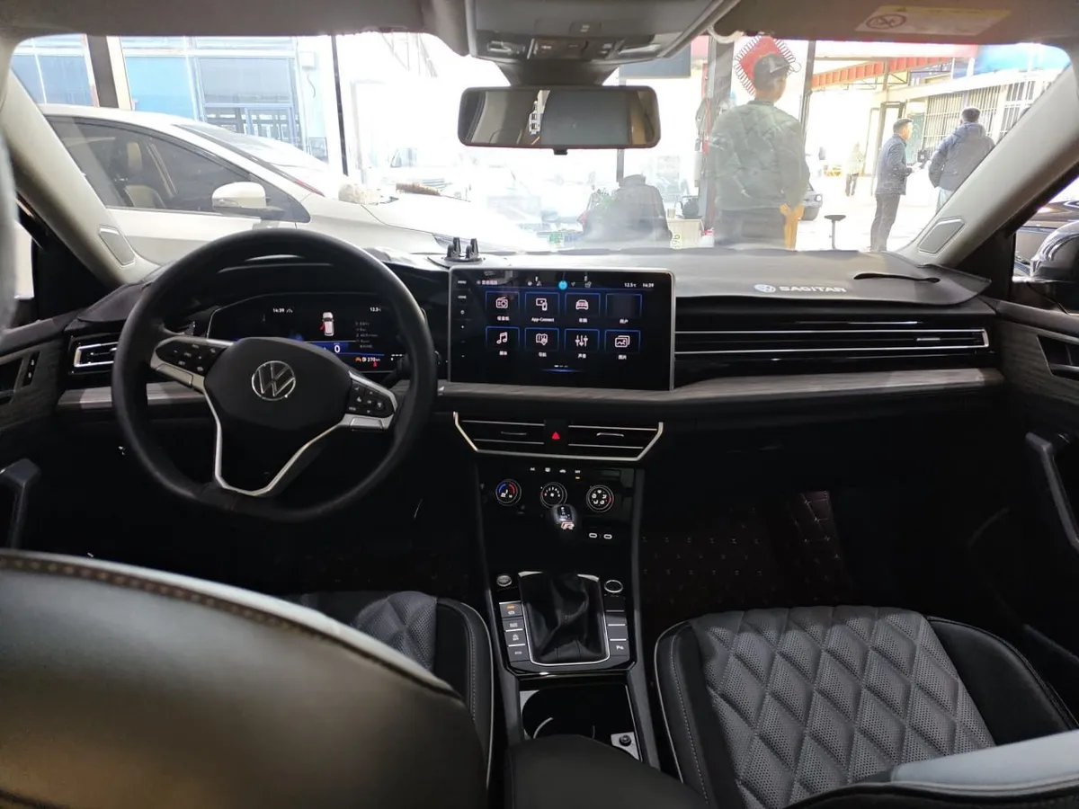 VOLKSWAGEN SAGITAR 2023