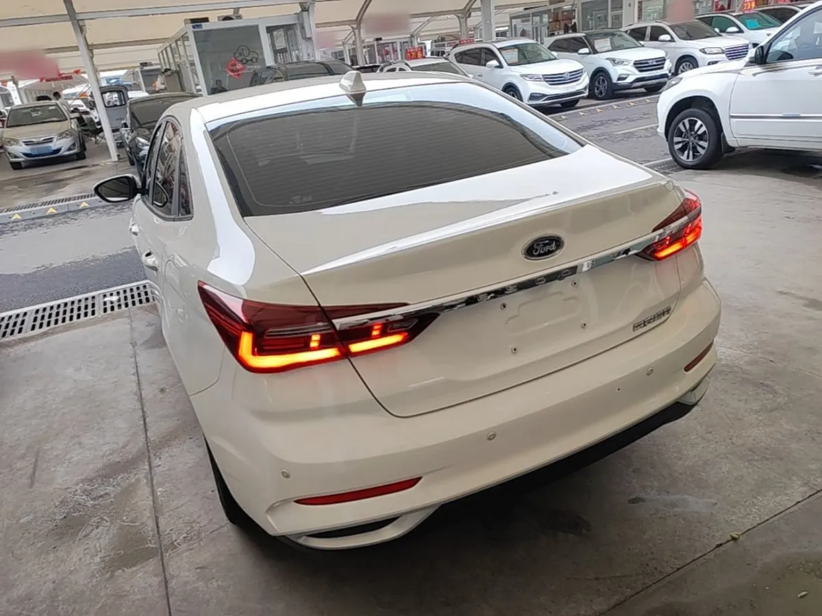 FORD ESCORT 2021