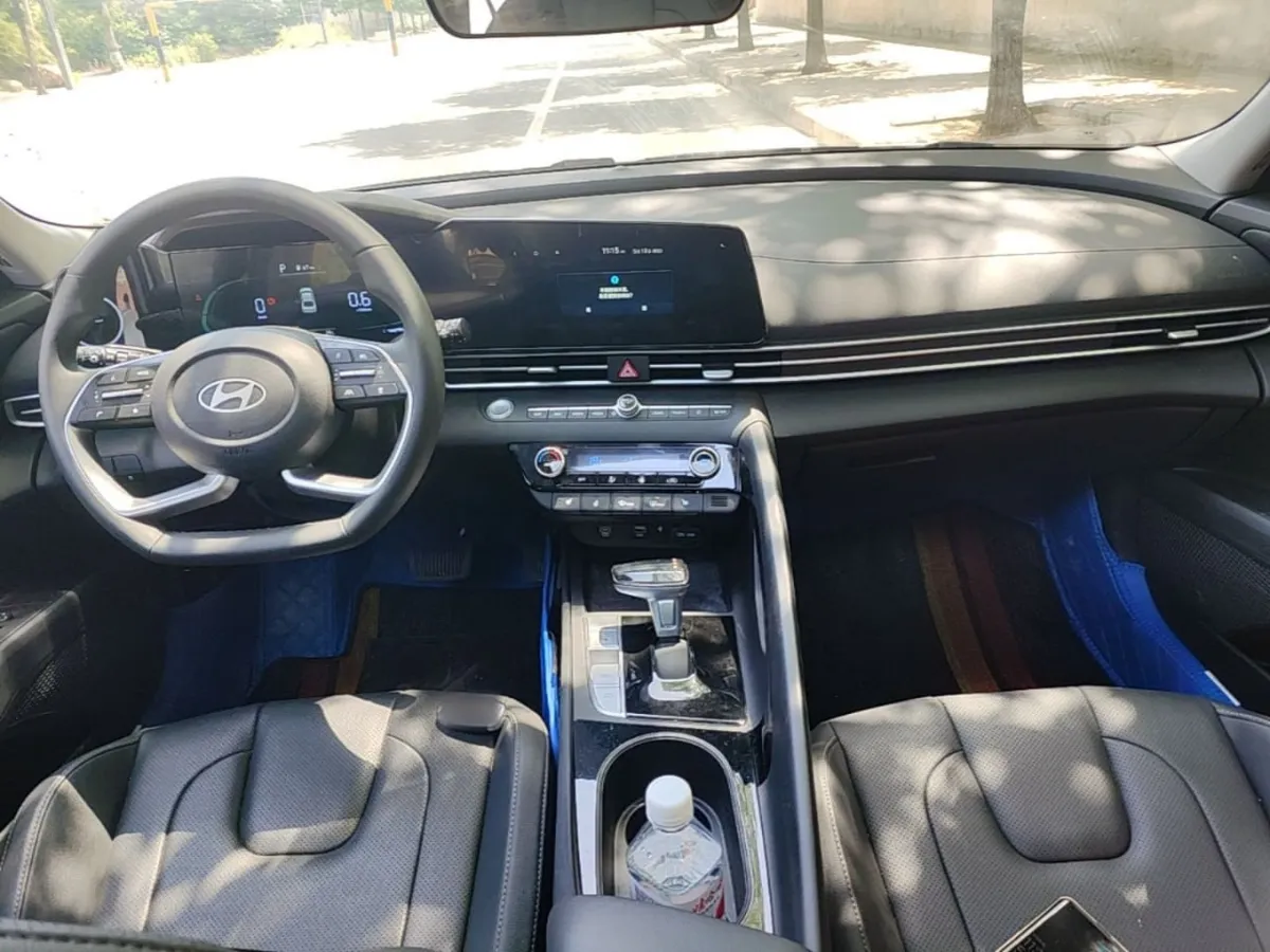 HYUNDAI ELANTRA PRESTIGE 2023
