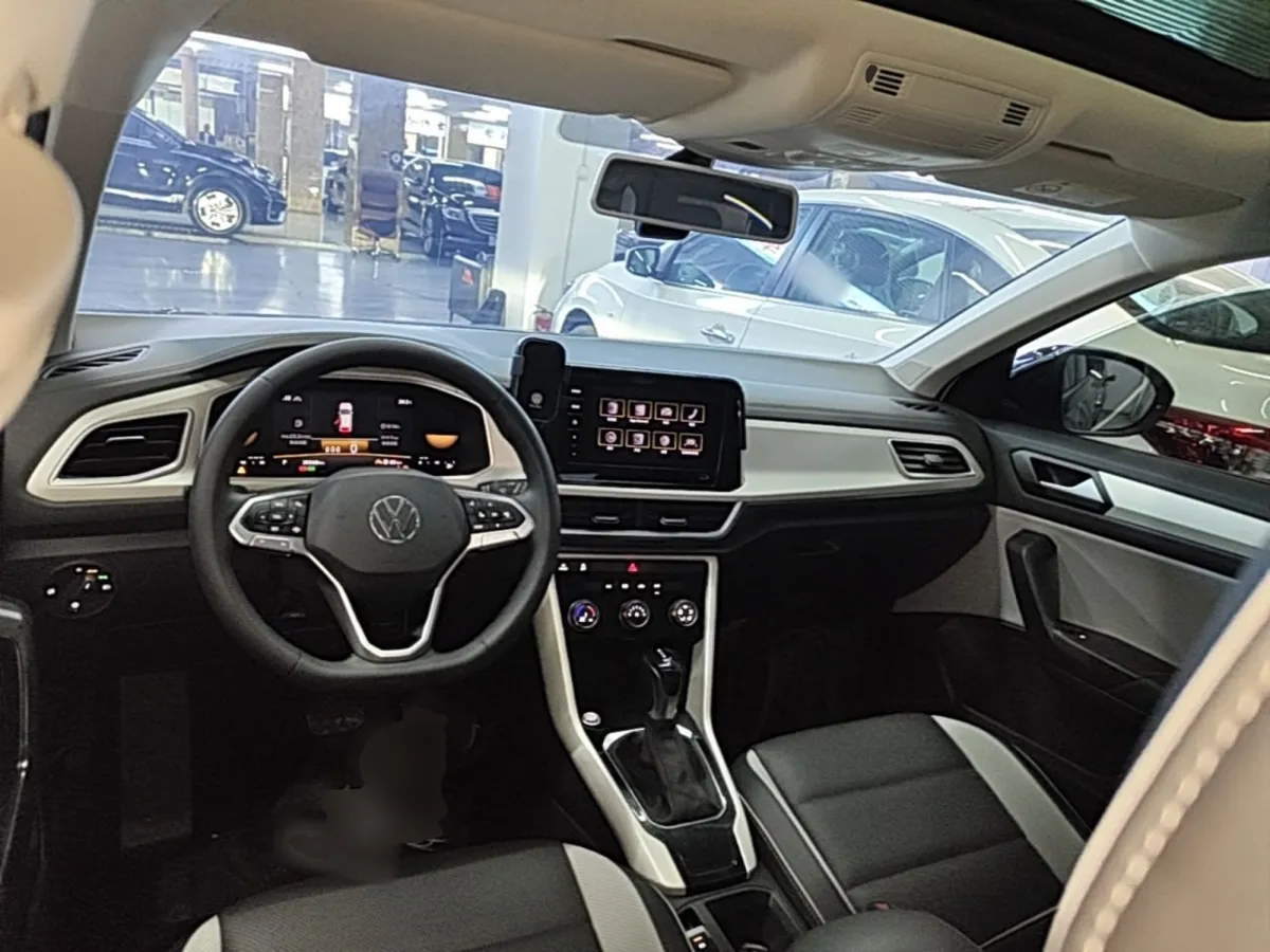 VOLKSWAGEN T-ROC 2023