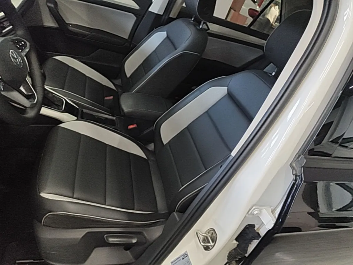VOLKSWAGEN T-ROC 2023