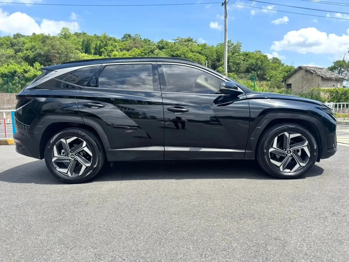 HYUNDAI TUCSON PREMIUM 2023