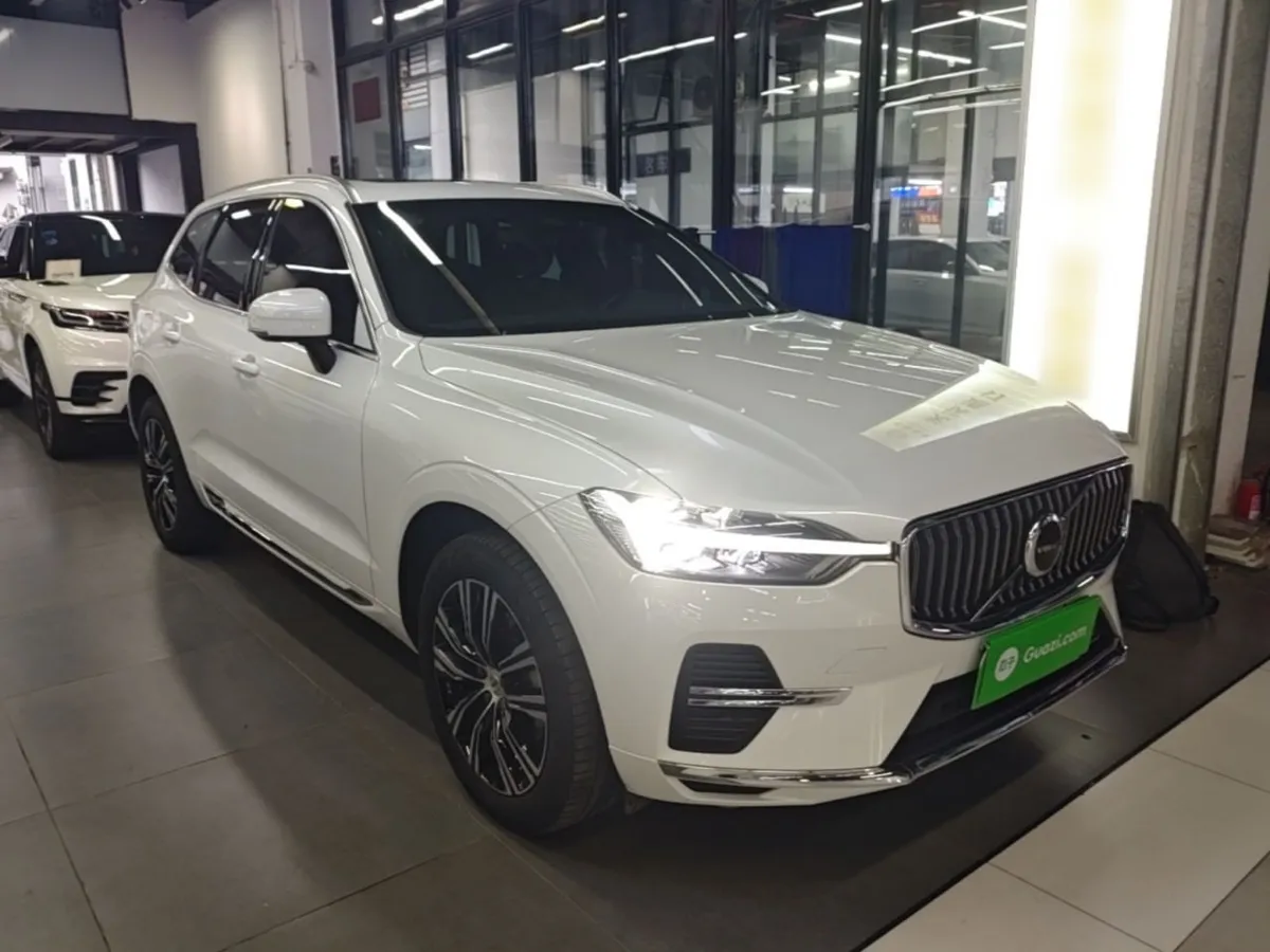 VOLVO XC60 LUXURY 2022