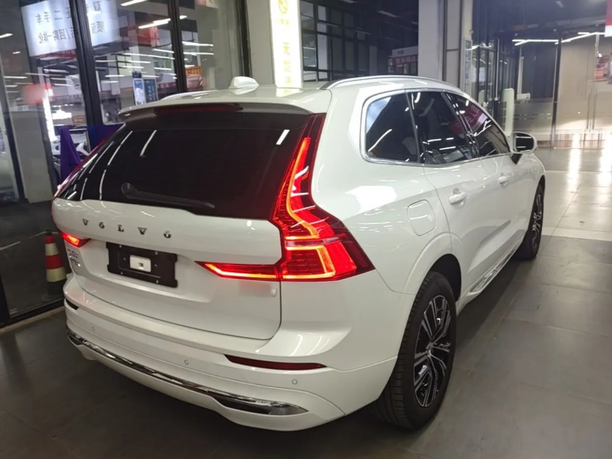 VOLVO XC60 LUXURY 2022