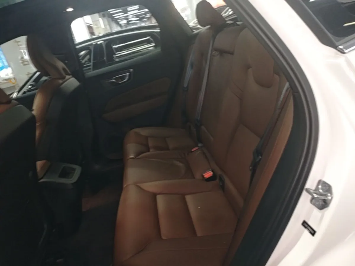 VOLVO XC60 LUXURY 2022