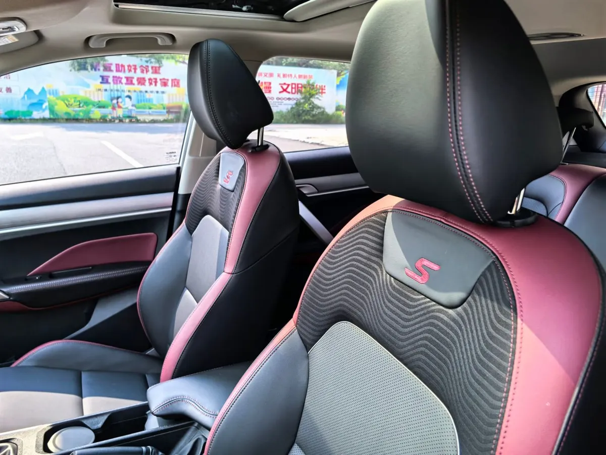 GEELY COOLRAY 2022