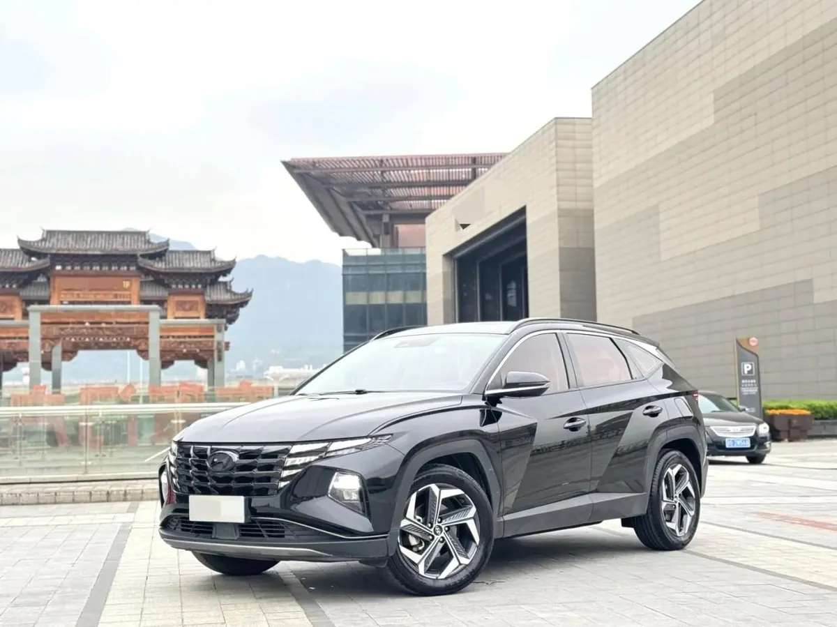 HYUNDAI TUCSON PREMIUM 2023