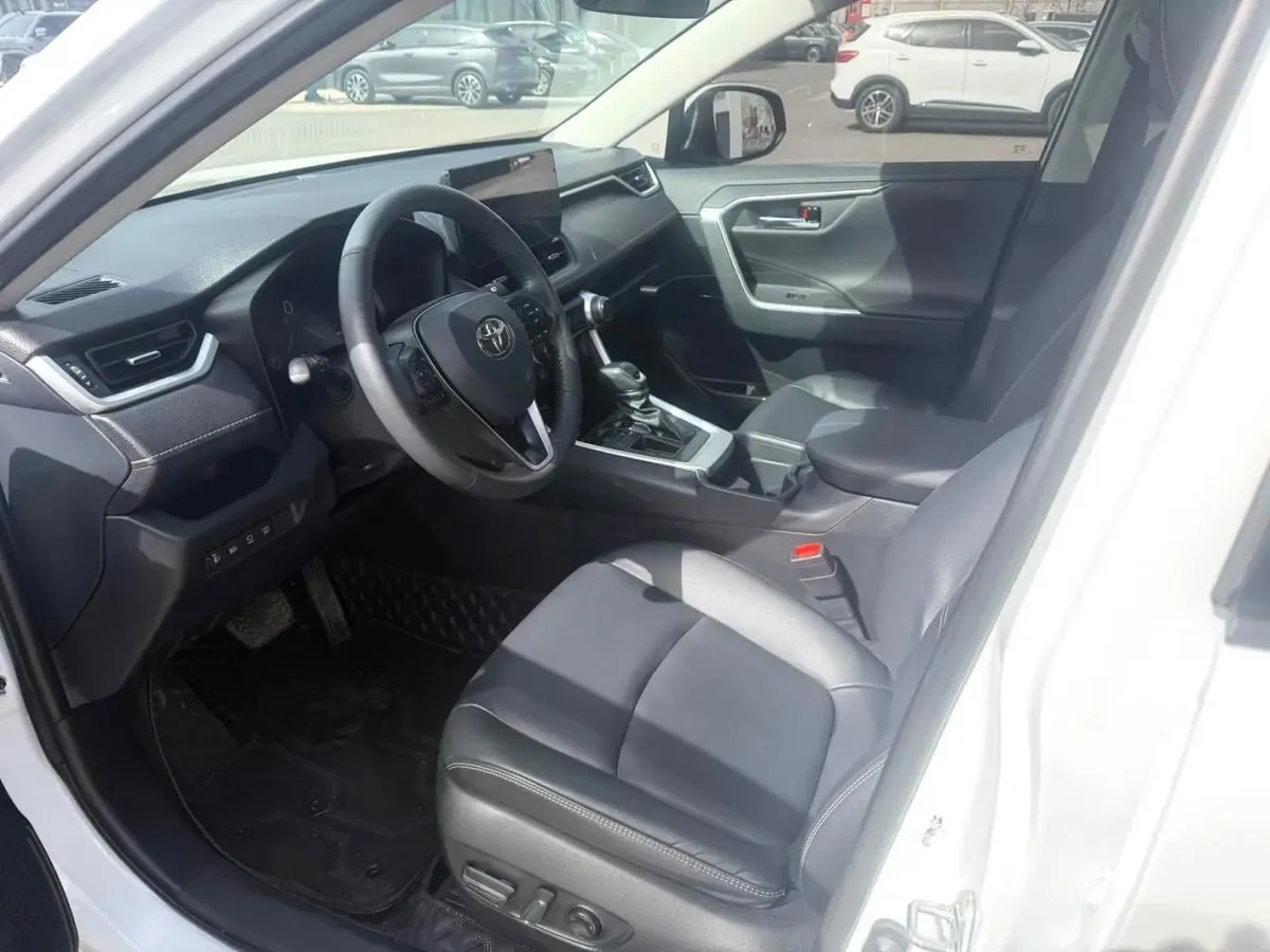 TOYOTA RAV4 2023