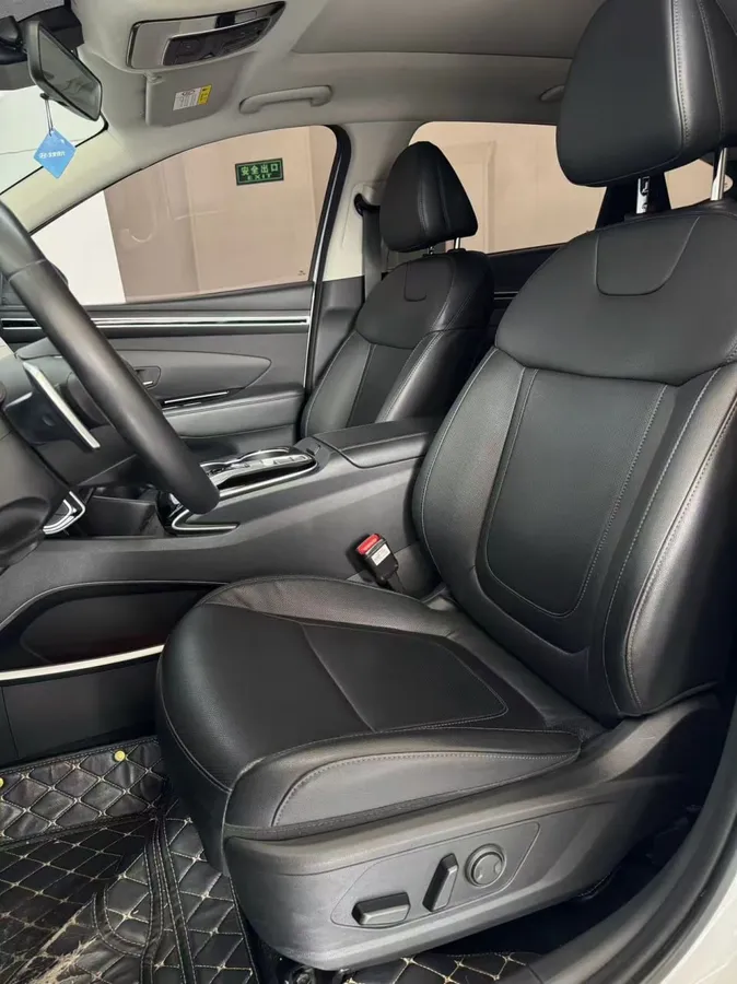 HYUNDAI TUCSON PREMIUM 2023