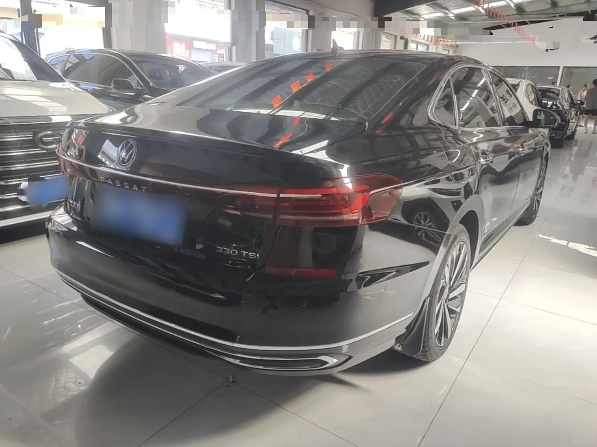 VOLKSWAGEN PASSAT LUXURY 2023