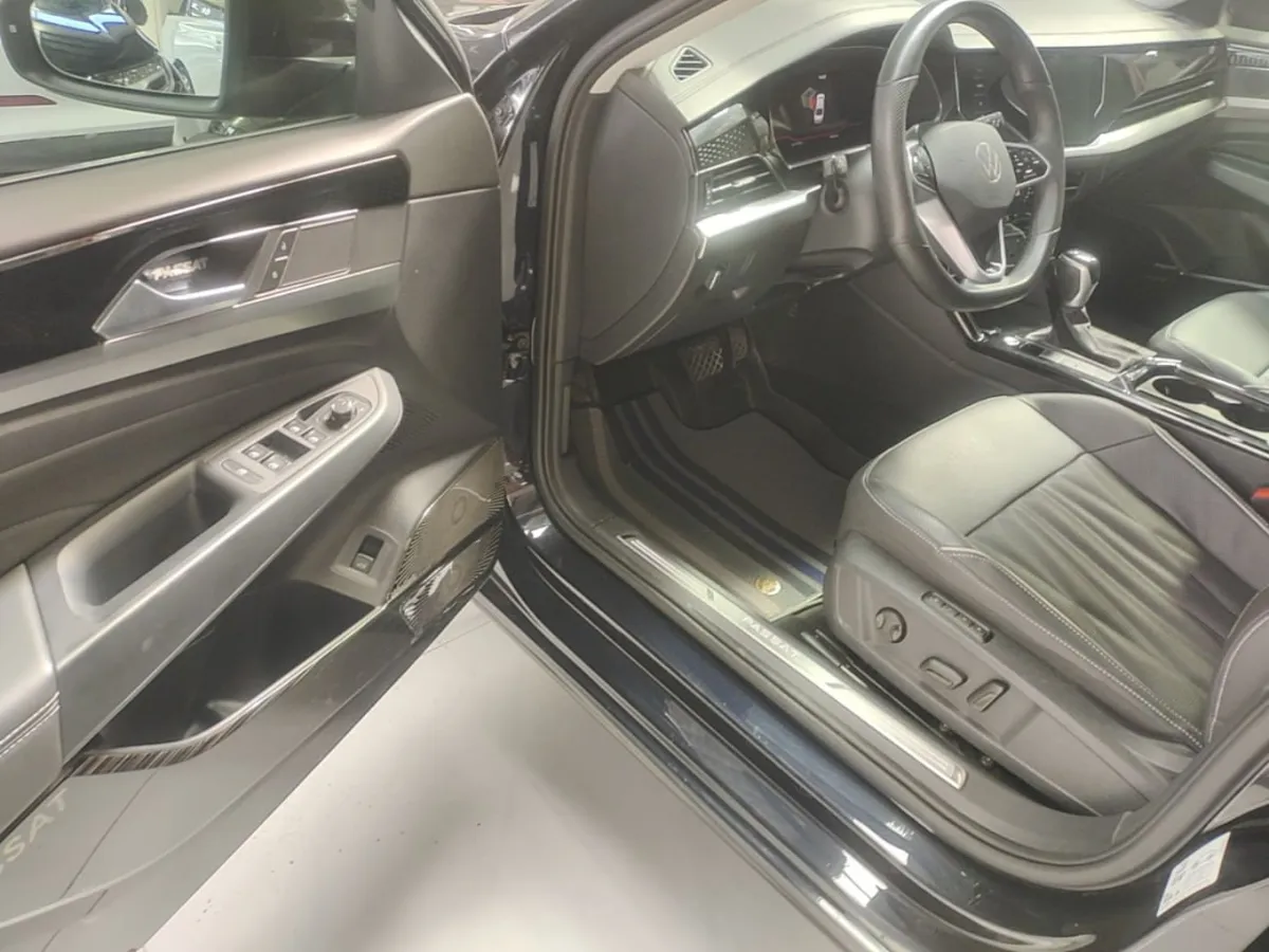 VOLKSWAGEN PASSAT LUXURY 2023