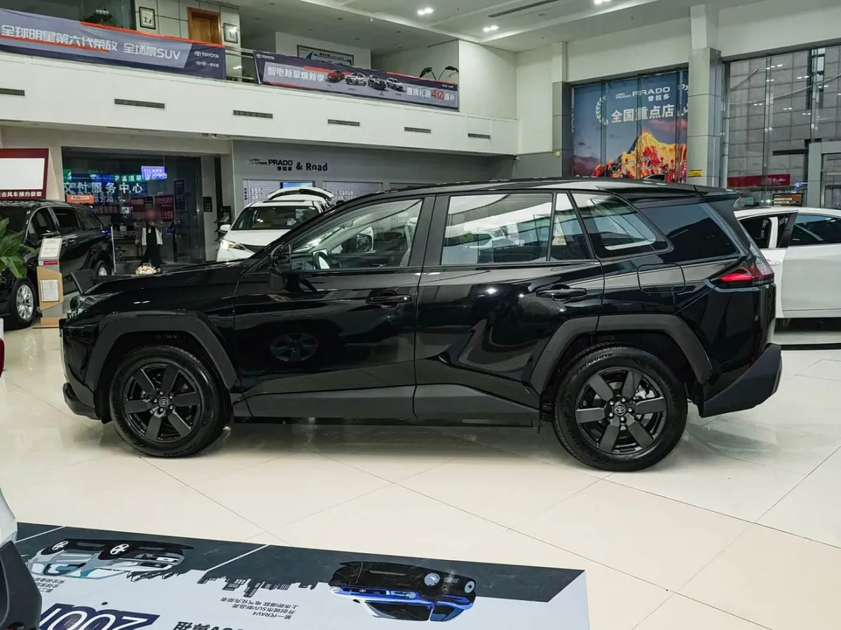 TOYOTA RAV4 LUXURY 2026