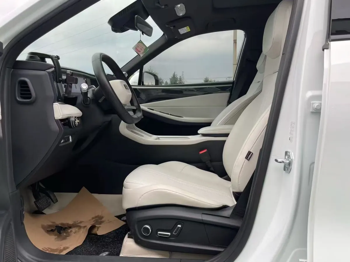 GEELY GALAXY L7 2024