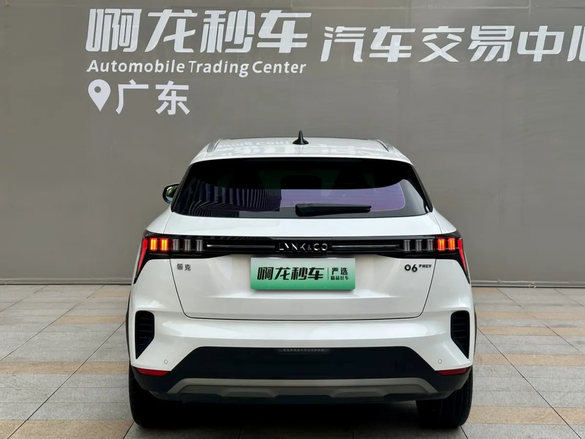 LYNK & CO 06 EM-P 2023