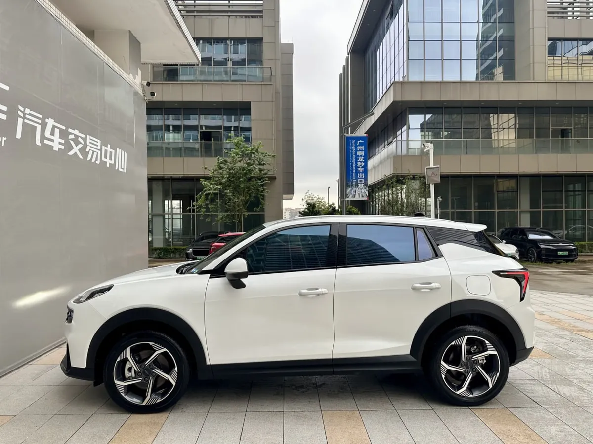LYNK & CO 06 EM-P 2023