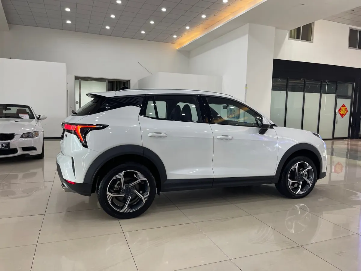 LYNK & CO 06 EM-P 2023