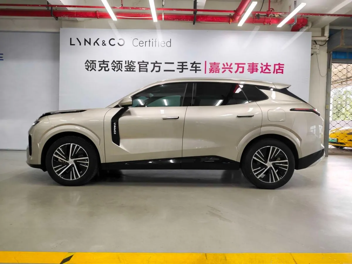 LYNK & CO 08 EM-P 2023