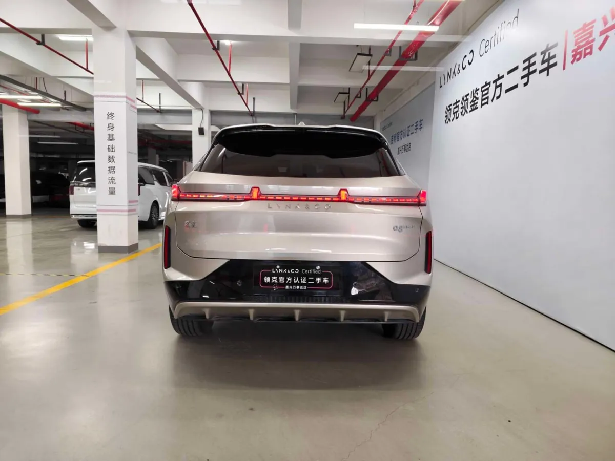 LYNK & CO 08 EM-P 2023