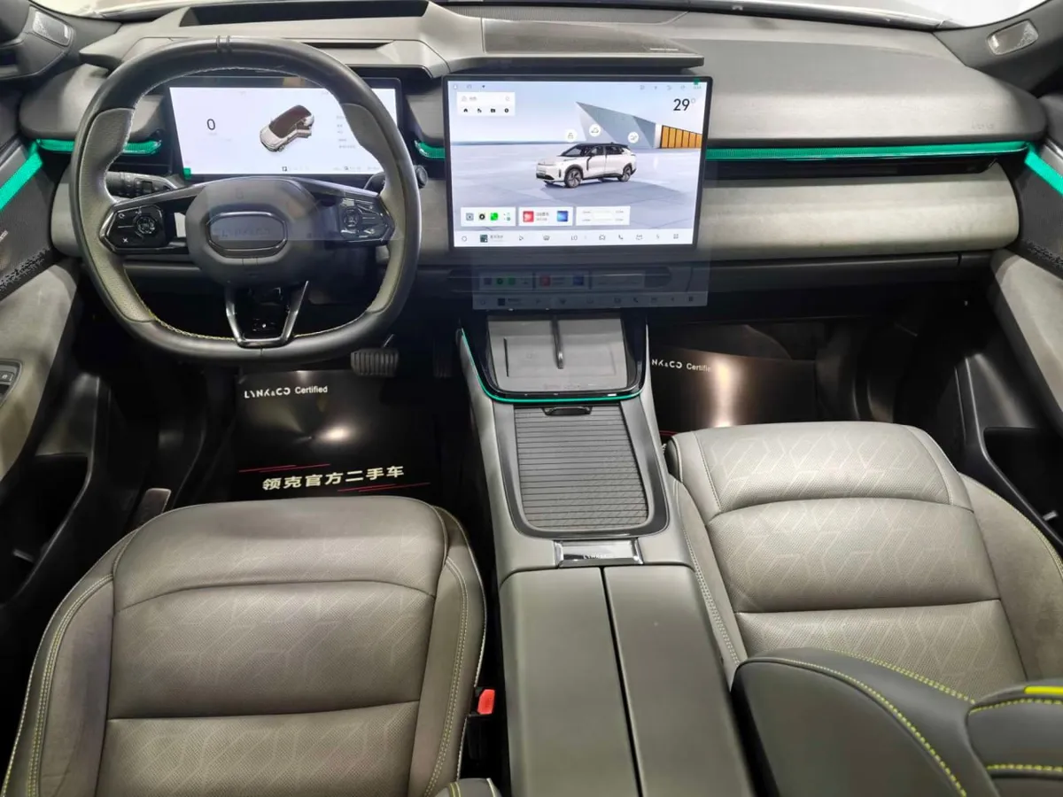 LYNK & CO 08 EM-P 2023