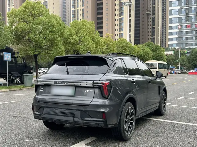 LYNK & CO 01 EM-P 2022