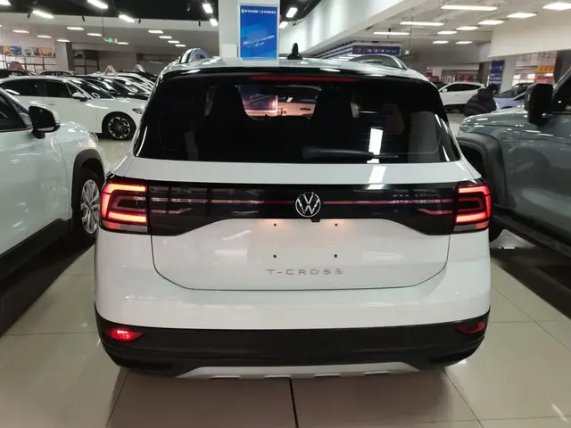 VOLKSWAGEN T-CROSS 2023