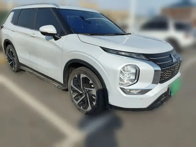 MITSUBISHI OUTLANDER 2023