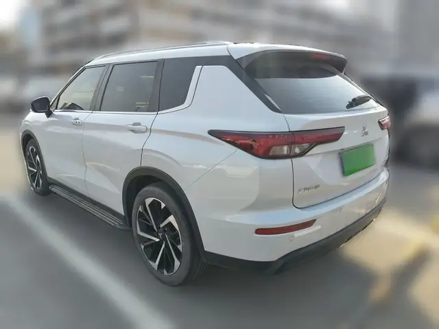 MITSUBISHI OUTLANDER 2023