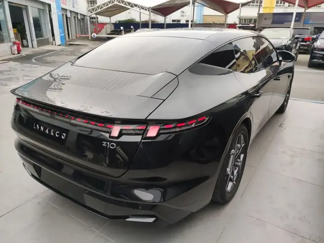 LYNK & CO Z10 2024