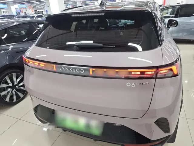 LYNK & CO 06 EM-P 2024