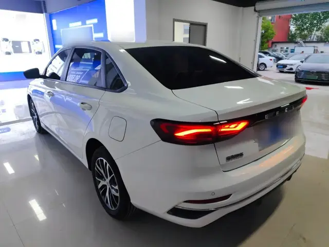 GEELY AUTO EMGRAND LUXURY 2022