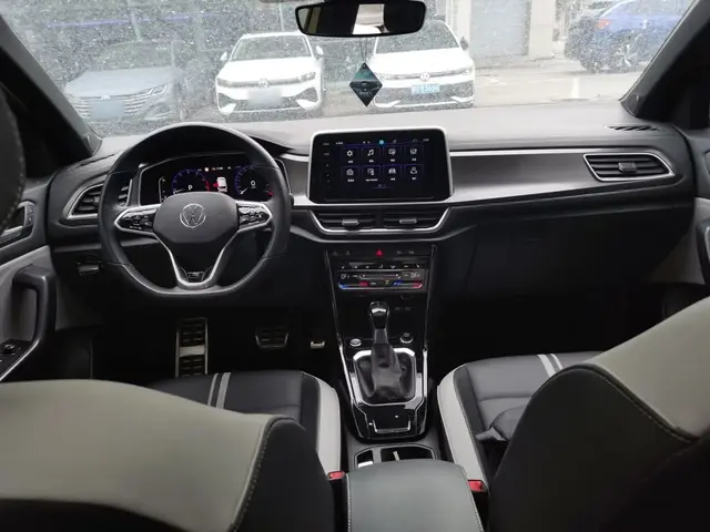 VOLKSWAGEN T-ROC 2023