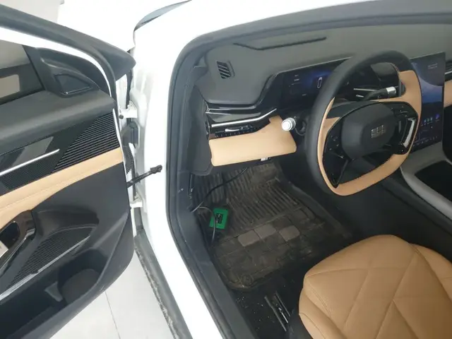 GEELY GALAXY L6 2023