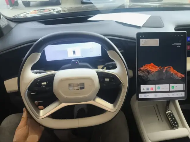 GEELY GALAXY L7 2023