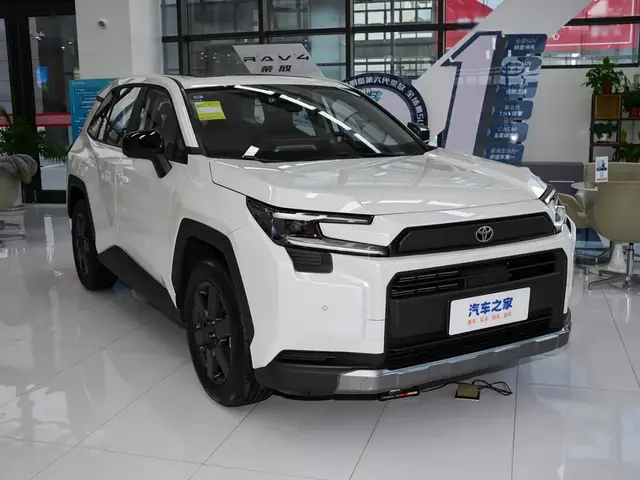 TOYOTA RAV4 LUXURY 2026