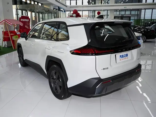 TOYOTA RAV4 LUXURY 2026