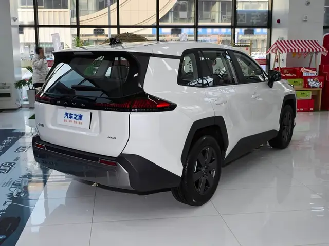 TOYOTA RAV4 LUXURY 2026