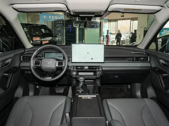 TOYOTA RAV4 LUXURY 2026